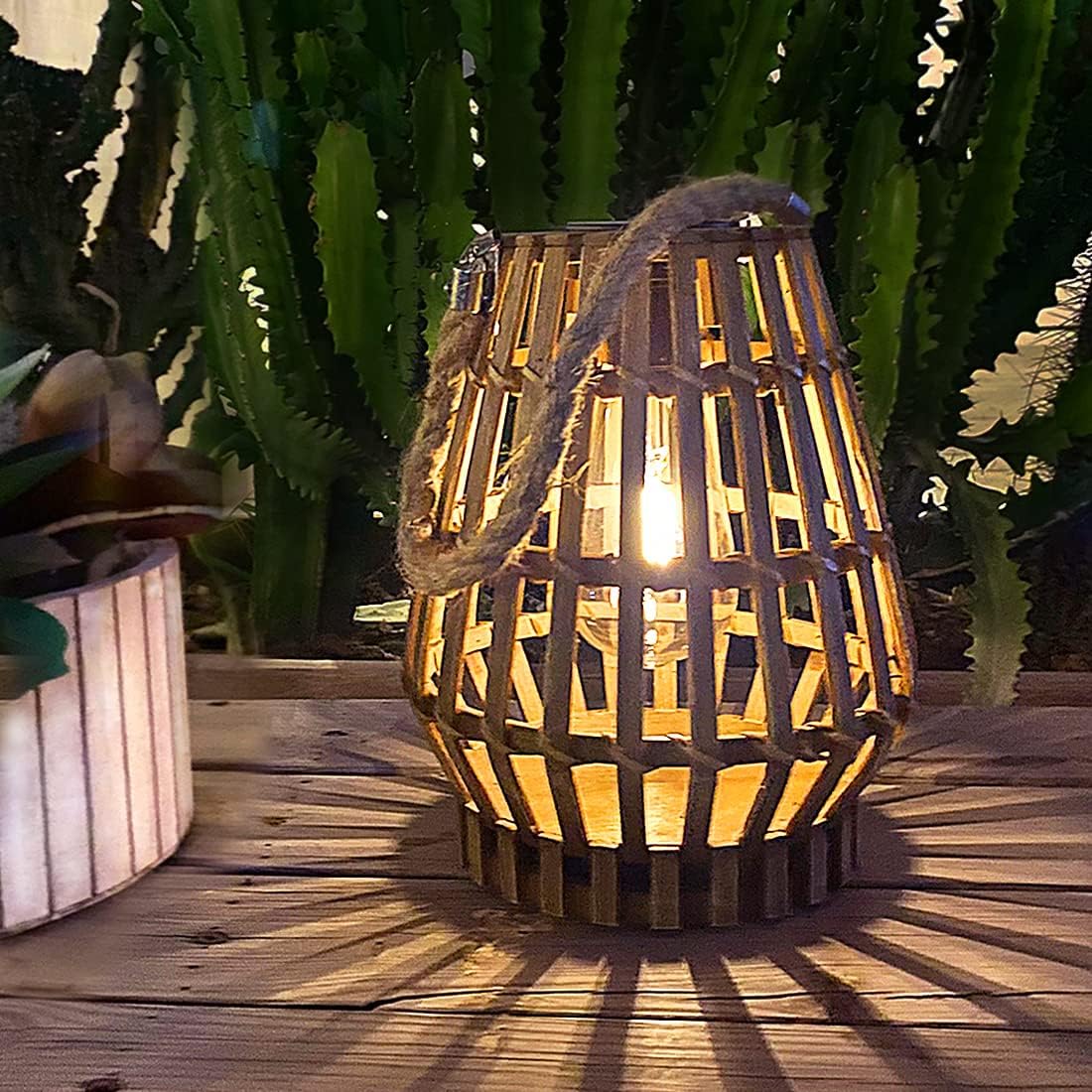 Battery Operated Outdoor Hanging Light Seagrass Woven Waterproof Porch Gazebo Patio Pendant Lantern Chandelier Lighting Decorative Hollow-Out Auto On/Off Warm White Bulb