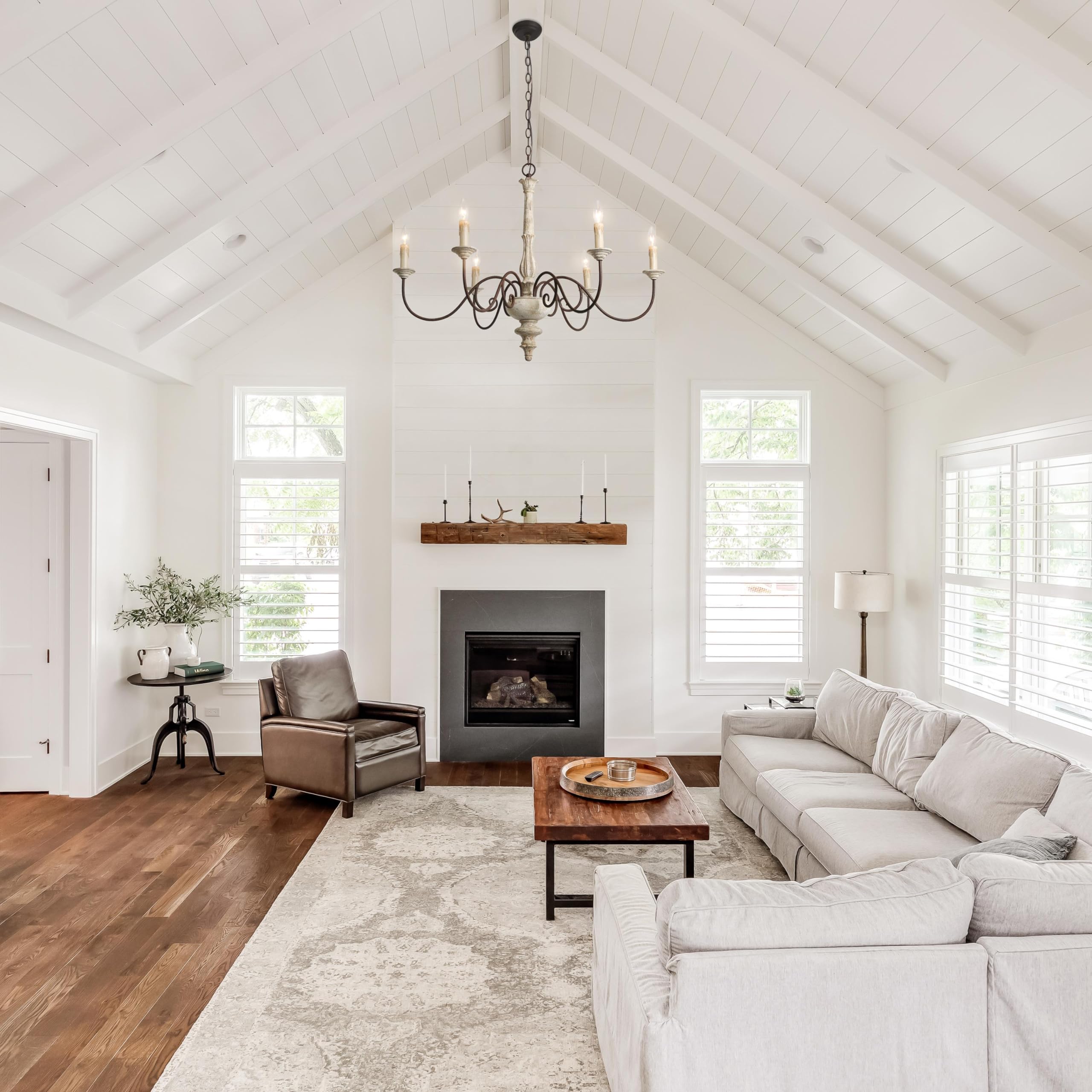 Farmhouse Chandelier, 6-Light Wood French Country Chandelier, Rustic Wooden Chandeliers Light Fixture for Dining Room, Living Room, Bedrooms, Foyer, Stairway, Distressed Wood and Rust Colored