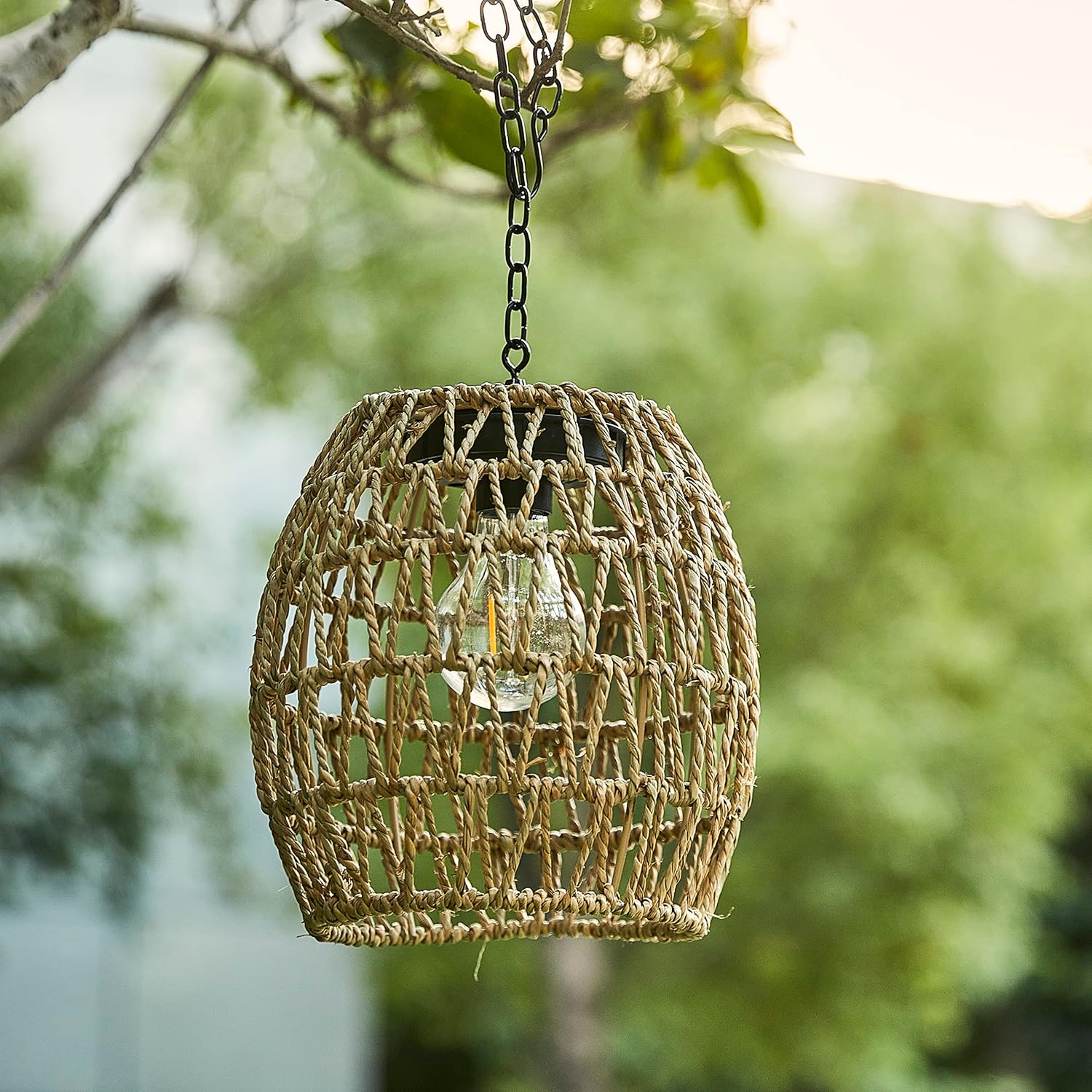 Battery Operated Outdoor Hanging Light Seagrass Woven Waterproof Porch Gazebo Patio Pendant Lantern Chandelier Lighting Decorative Hollow-Out Auto On/Off Warm White Bulb