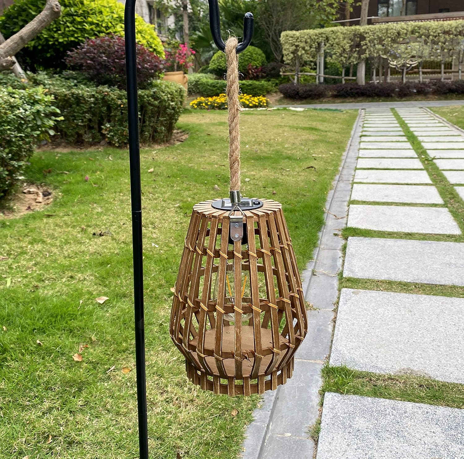 Battery Operated Outdoor Hanging Light Seagrass Woven Waterproof Porch Gazebo Patio Pendant Lantern Chandelier Lighting Decorative Hollow-Out Auto On/Off Warm White Bulb