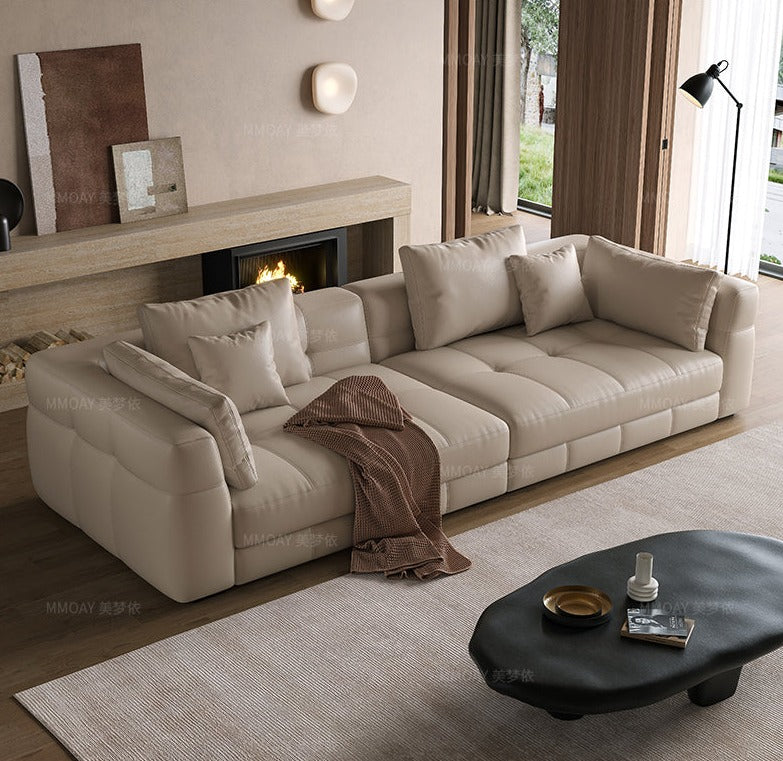 أريكة ماريت | أريكة مستقيمة من جلد العجل باللون البيج على الطراز الإيطالي مع وسائد
